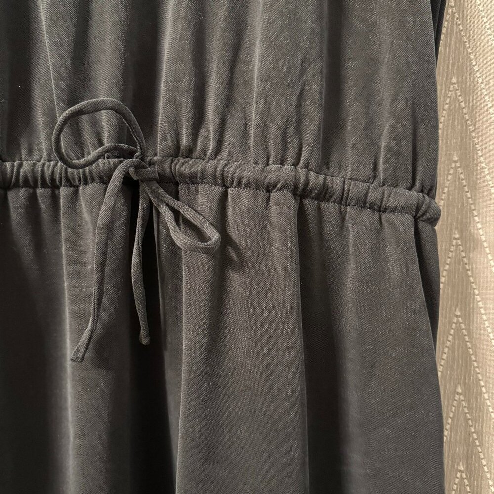 Soft Knit Dress in Dark Grey - L - Lou & Grey - Loft